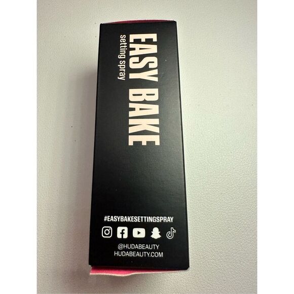 Huda beauty travel size Easy Bake Setting Spray with 16-Hour Wear 30ml - Picture 7 of 7